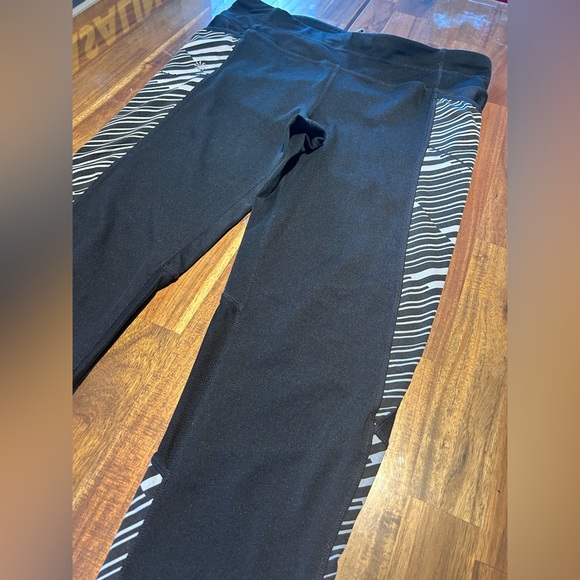 ATHLETA reflective runner leggings - Picture 2 of 11